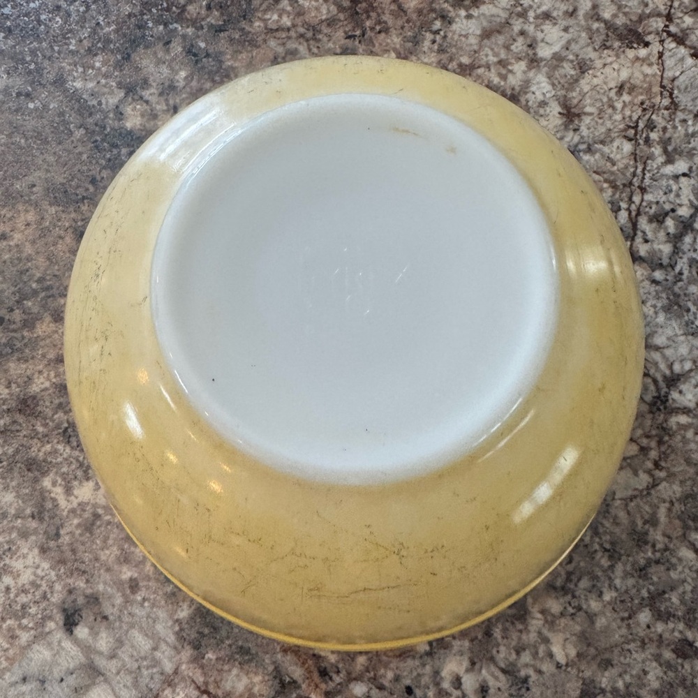 Vintage Pyrex Yellow Mixing Bowl - Picture 8 of 11